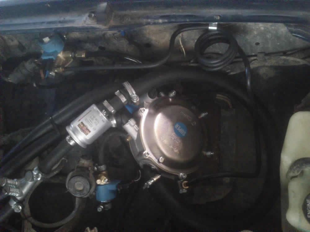 ygraeriokinhsh-Toyota-Hilux (4)